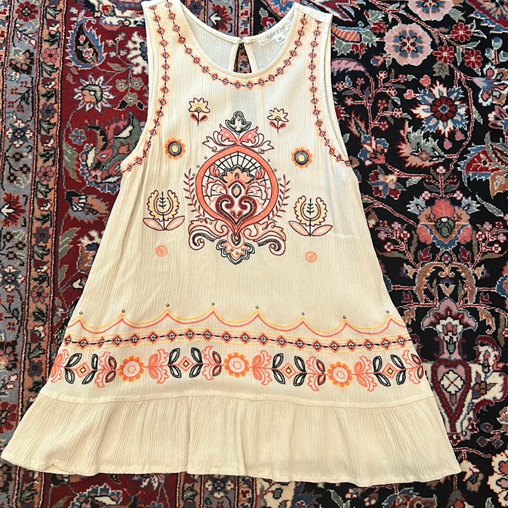 Gently worn Taylor & Sage embroidered tank with metal stud detail. Dillards